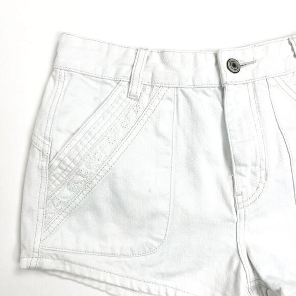 Free People Sweet Surrender Floral Lace Trim Denim Shorts. White. Size 27 - Picture 3 of 15